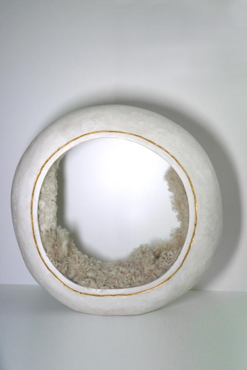 Chloe desrousseaux, toison d’or, sculpture plâtre, peau de mouton, peau, sculpture peau, toison femme, or plâtre, douceur sculpture, sculpture