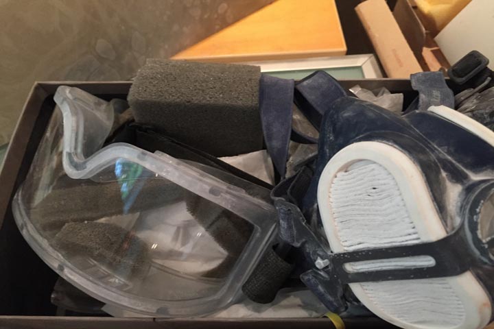 Chloe Desrousseaux, Atelier matiere, Entendre MATIERE parler, transparence albatre, cire rouge, ecorce bouleau, sculpture ecorce, sculpture