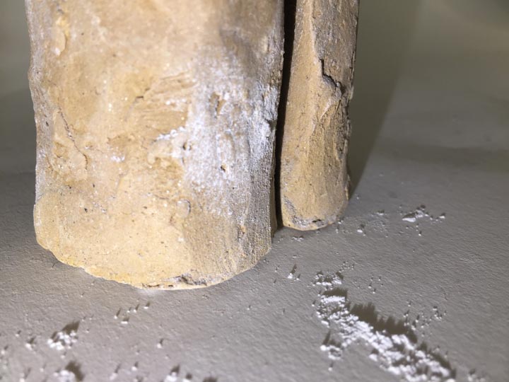 Chloe Desrousseaux, Atelier, matiere, Entendre MATIERE parler, transparence albatre, cire rouge, ecorce bouleau, sculpture, pierre, bronze