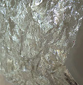 Chloe Desrousseaux, Atelier, matiere, Entendre MATIERE parler, transparence albatre, cire rouge, ecorce bouleau, sculpture, pierre, bronze