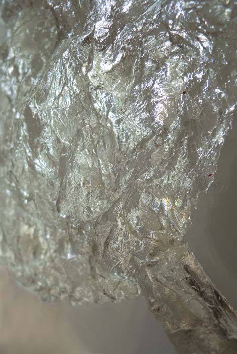 Chloe Desrousseaux, Atelier, matiere, Entendre MATIERE parler, transparence albatre, cire rouge, ecorce bouleau, sculpture, pierre, bronze