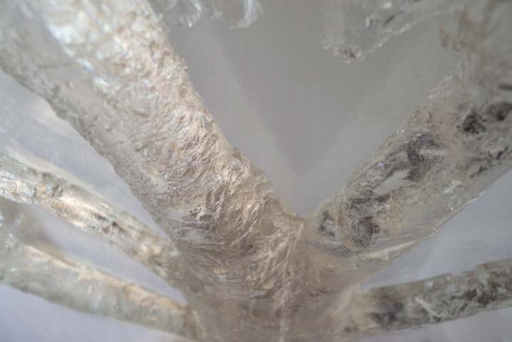 Chloe Desrousseaux, Atelier, matiere, Entendre MATIERE parler, transparence albatre, cire rouge, ecorce bouleau, sculpture, pierre, bronze