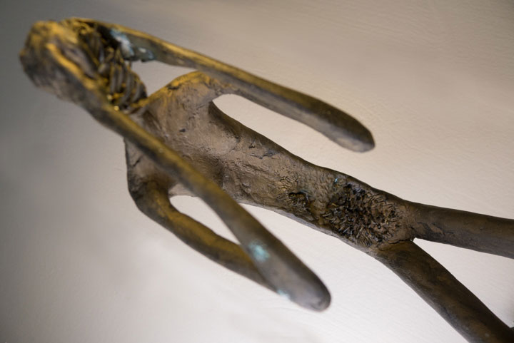 Chloe desrousseaux, Stabat Mater, Sculpture Bronze, Douleur de femme, douleur de mere, sculpture douleur, sculpture femme, sculpture mere enfant