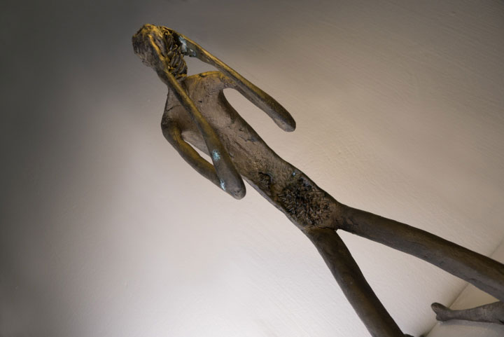 Chloe desrousseaux, Stabat Mater, Sculpture Bronze, Douleur de femme, douleur de mere, sculpture douleur, sculpture femme, sculpture mere enfant