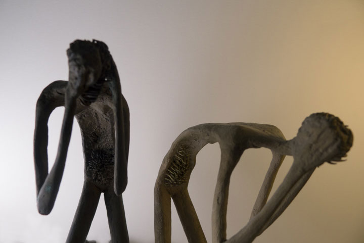 Chloe desrousseaux, Stabat Mater, Sculpture Bronze, Douleur de femme, douleur de mere, sculpture douleur, sculpture femme, sculpture mere enfant