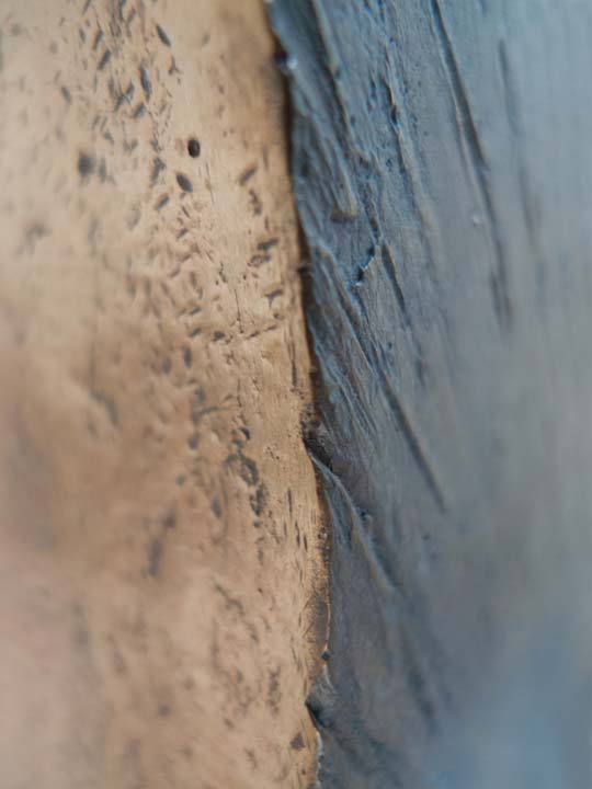 Chloe Desrousseaux, Atelier, matiere, Entendre MATIERE parler, transparence albatre, cire rouge, ecorce bouleau, sculpture, pierre, bronze