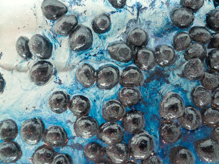 Chloe Desrousseaux, Atelier, matiere, Entendre MATIERE parler, transparence albatre, cire rouge, ecorce bouleau, sculpture, pierre, bronze