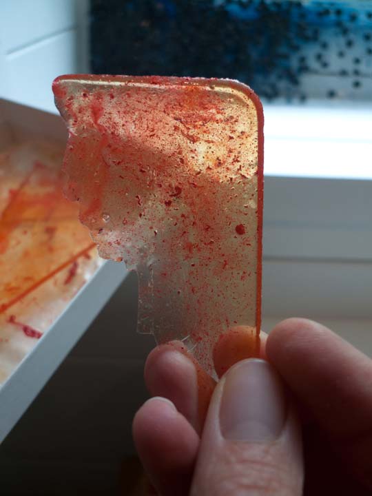 Chloe Desrousseaux, Atelier, matiere, Entendre MATIERE parler, transparence albatre, cire rouge, ecorce bouleau, sculpture, pierre, bronze