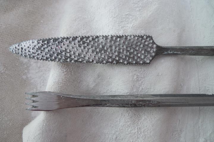 Chloe Desrousseaux, Atelier, matiere, Sculpture, Entendre MATIERE parler, transparence albatre, cire rouge, ecorce bouleau, sculpture ecorce