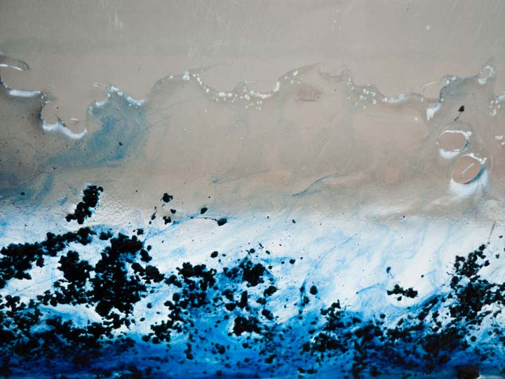 Chloe Desrousseaux, Atelier, matiere, Entendre MATIERE parler, transparence albatre, cire rouge, ecorce bouleau, sculpture, pierre, bronze