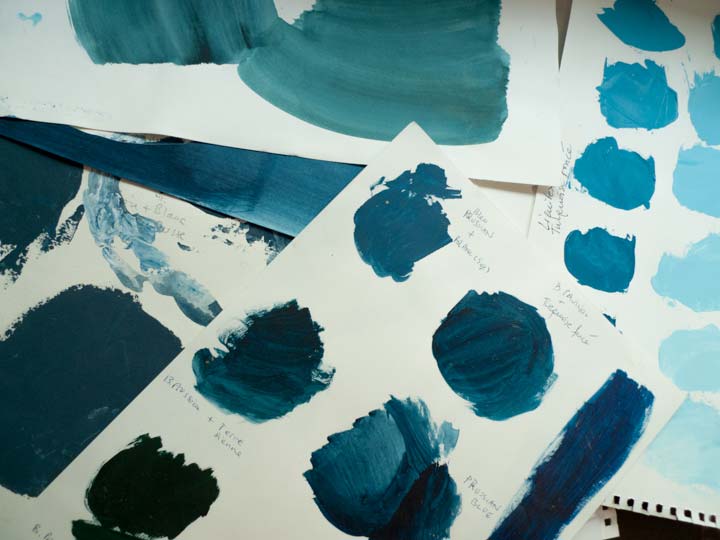 Chloe Desrousseaux, Atelier, matiere, Entendre MATIERE parler, transparence albatre, cire rouge, ecorce bouleau, sculpture, pierre, bronze