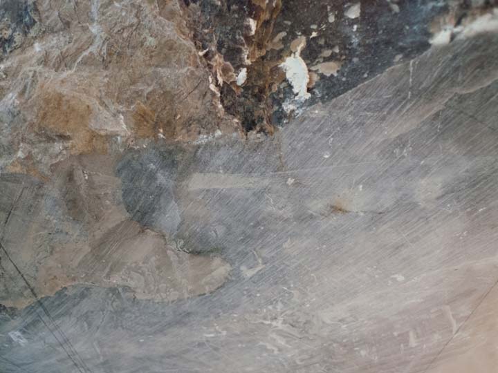 Chloe Desrousseaux, Atelier, matiere, Entendre MATIERE parler, transparence albatre, cire rouge, ecorce bouleau, sculpture, pierre, bronze