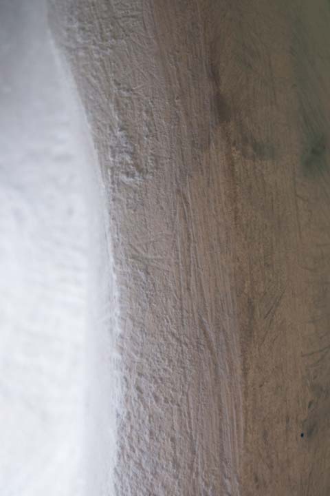 Chloe Desrousseaux, Atelier, matiere, Entendre MATIERE parler, transparence albatre, cire rouge, ecorce bouleau, sculpture, pierre, bronze