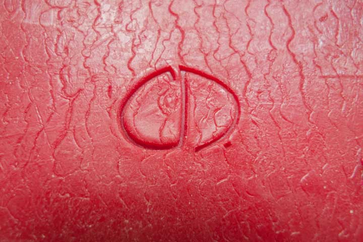 Chloe Desrousseaux, Atelier, matiere, Sculpture, Entendre MATIERE parler, transparence albatre, cire rouge, ecorce bouleau, sculpture ecorce