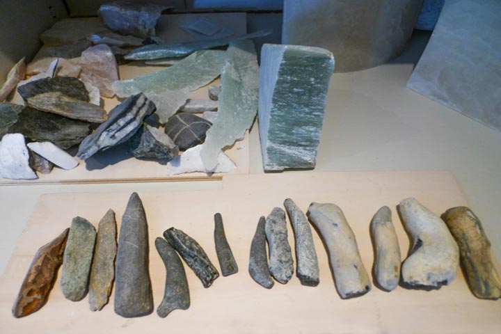 Chloe Desrousseaux, Atelier matiere, Entendre MATIERE parler, transparence albatre, cire rouge, ecorce bouleau, sculpture ecorce, sculpture