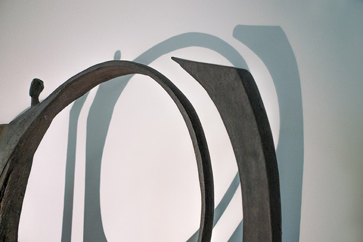 Equilibre, sculpture equlibre, Sculpture Bronze, sculpture acier, sculpture laiton, centre de gravite, trouver centre de gravite, juste place