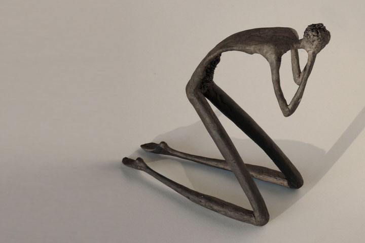 Chloe desrousseaux, Stabat Mater, Sculpture Bronze, Douleur de femme, douleur de mere, sculpture douleur, sculpture femme, sculpture mere enfant